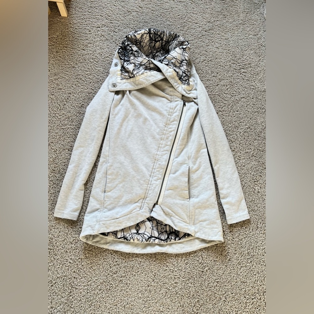 Lululemon Method Wrap - Picture 2 of 11